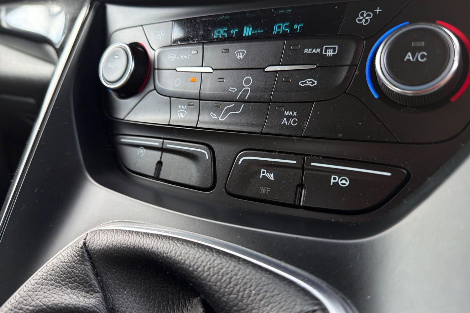 Ford KUGA Photo 35