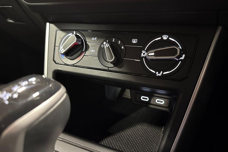 Volkswagen POLO Photo autoimg-373dfa729a64b2d4ab626f09852a83b9bab3c415.jpg