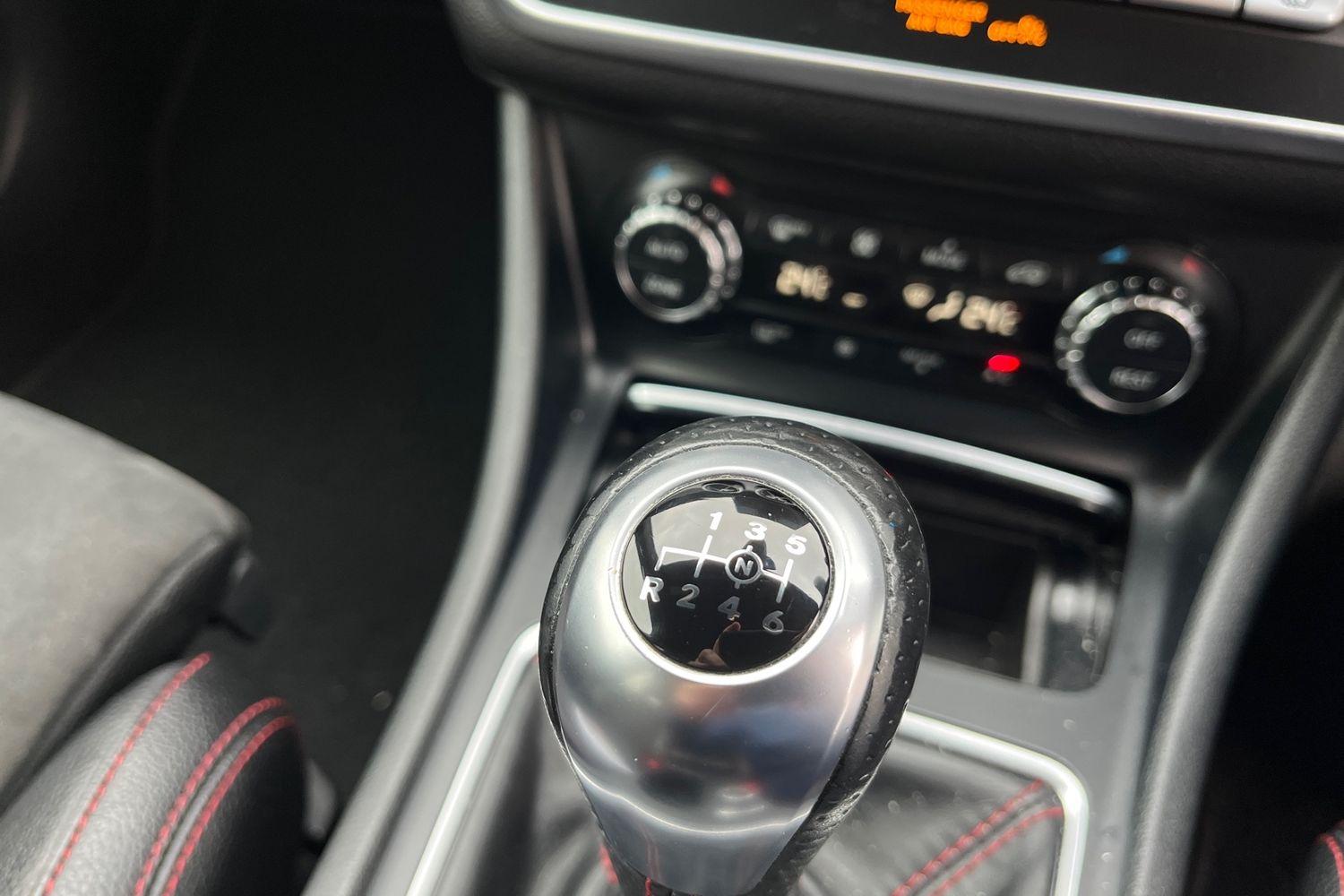 Mercedes-Benz GLA Photo 37