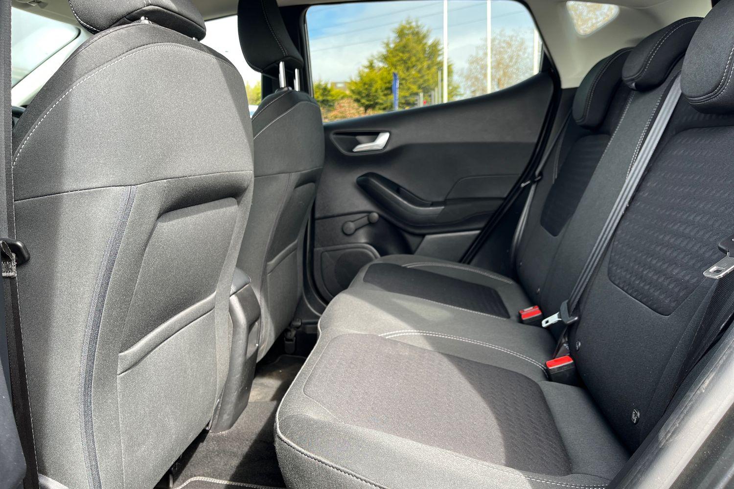 Ford FIESTA Photo 19