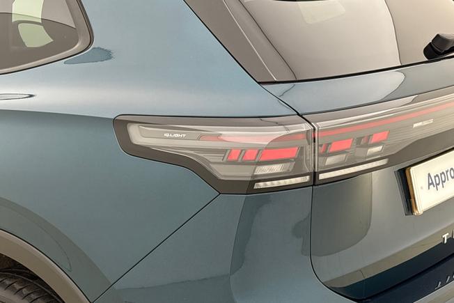 VOLKSWAGEN Tiguan Photo 18