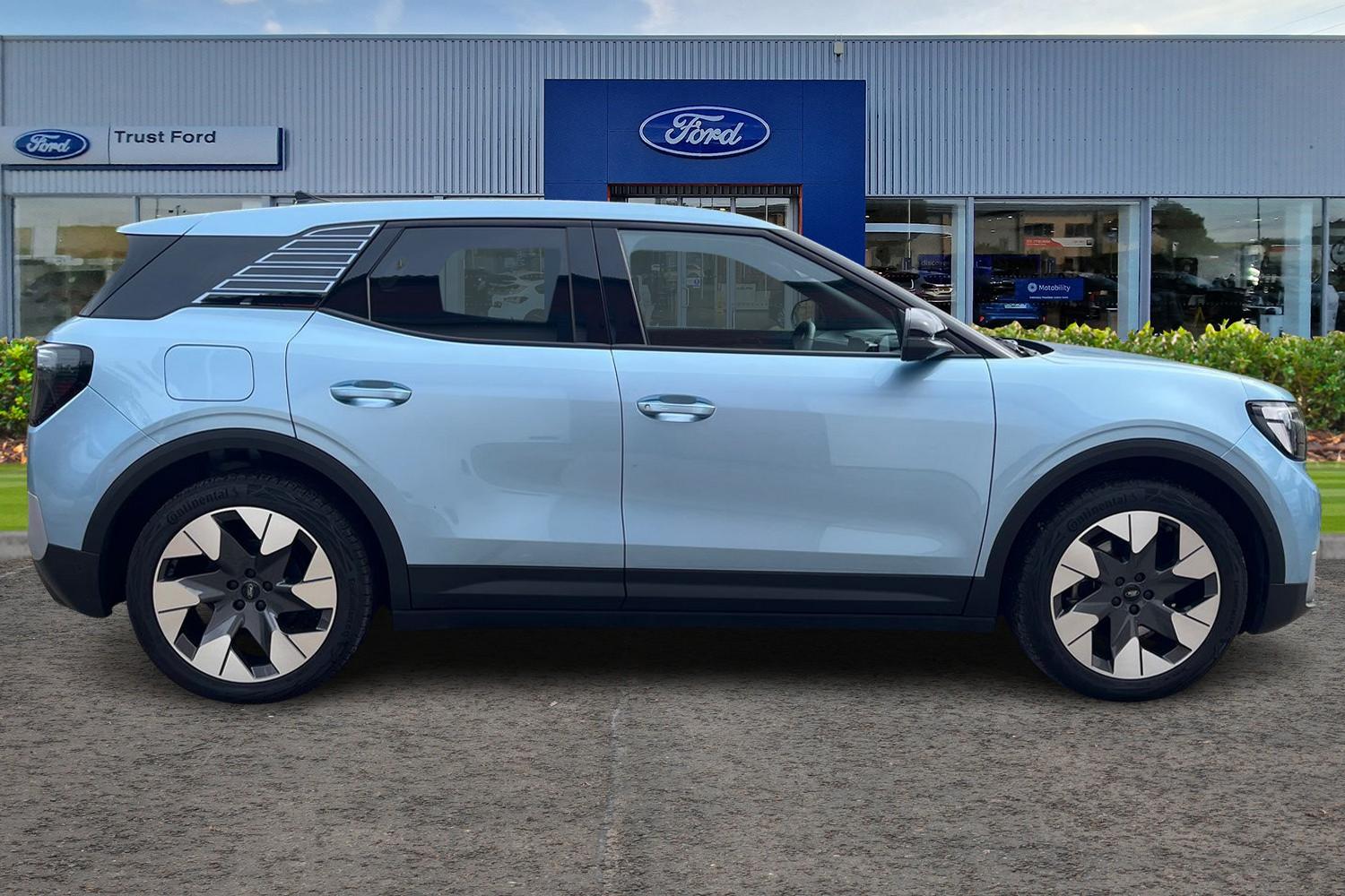 Ford EXPLORER Photo 2