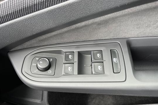 Volkswagen Golf Photo autoimg-374a17f1bb03e2a6e5e3e16b7254893ecad170df.jpg