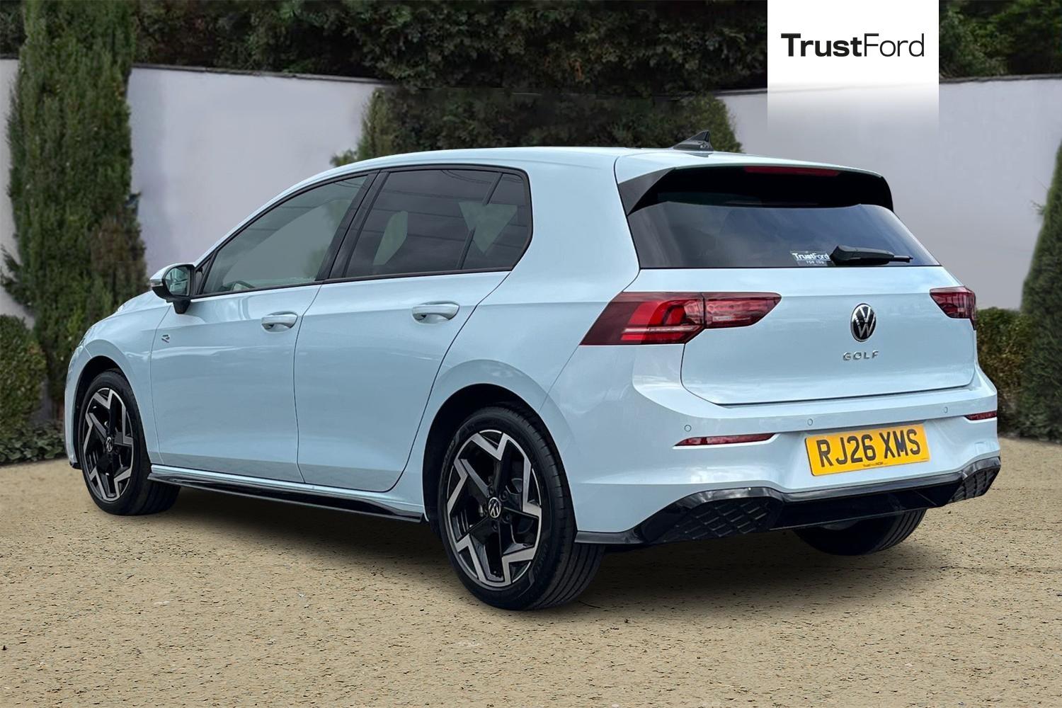 Volkswagen Golf Photo 1