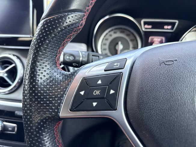 MERCEDES-BENZ GLA Photo 16