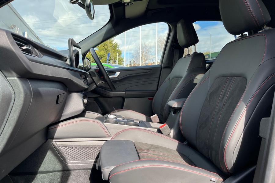 Ford Kuga Photo autoimg-3757897a5e5ae73753cc6d9f41cbb462f67cdb70.jpg