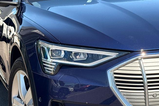AUDI e-tron Photo 19
