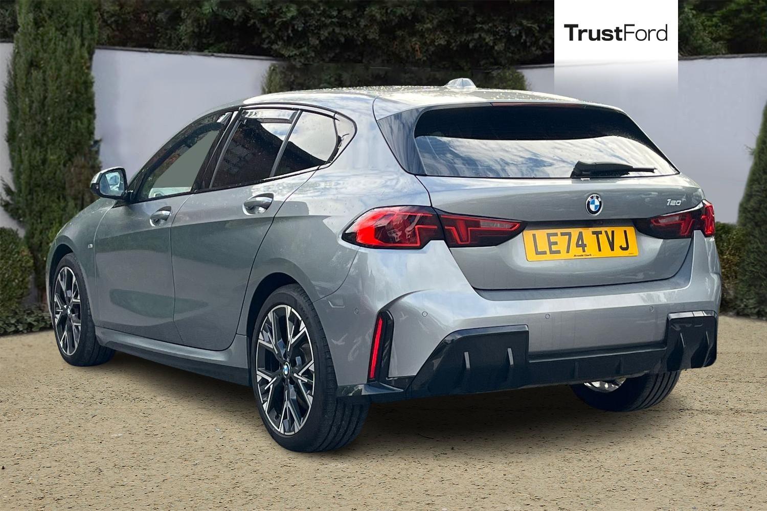 BMW 1 SERIES Photo 1