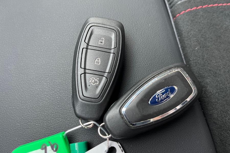 Ford KUGA Photo autoimg-375ec397d6dfd6c831049eb544b014ced3323963.jpg