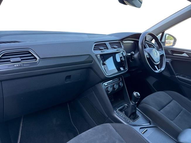 VOLKSWAGEN Tiguan Photo 2