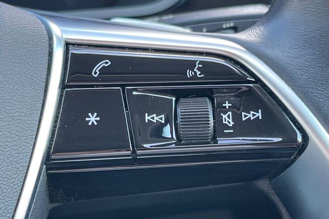 Audi E-TRON Photo 17