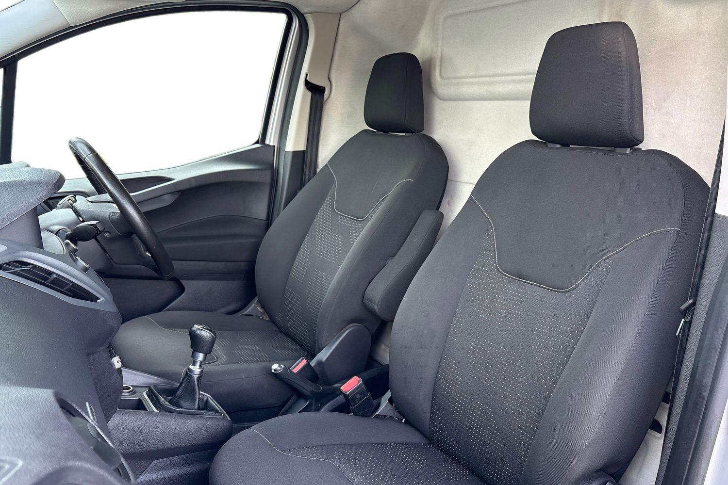 Ford TRANSIT COURIER Photo 9