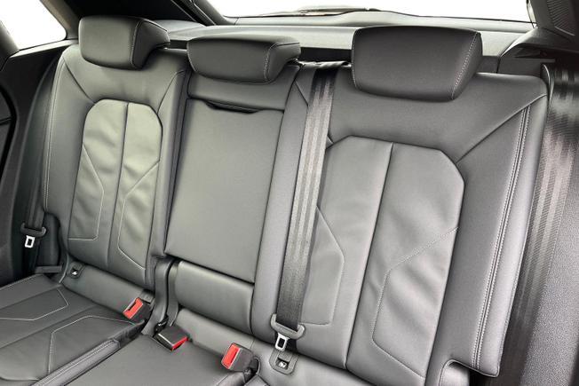 AUDI Q3 Photo 9