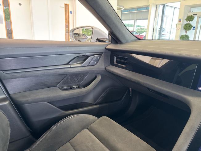 Porsche Taycan Photo 39
