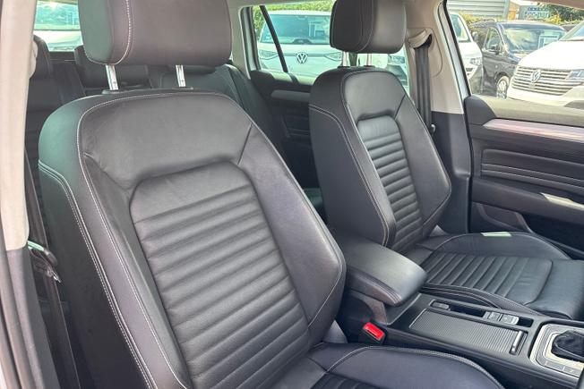 VOLKSWAGEN Passat Photo 28