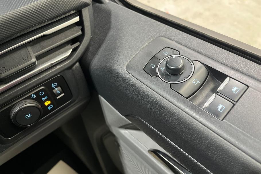 Used Ford TRANSIT CUSTOM WO25UHP 39