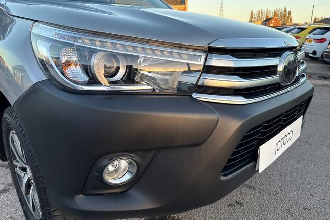 TOYOTA Hilux Photo 23