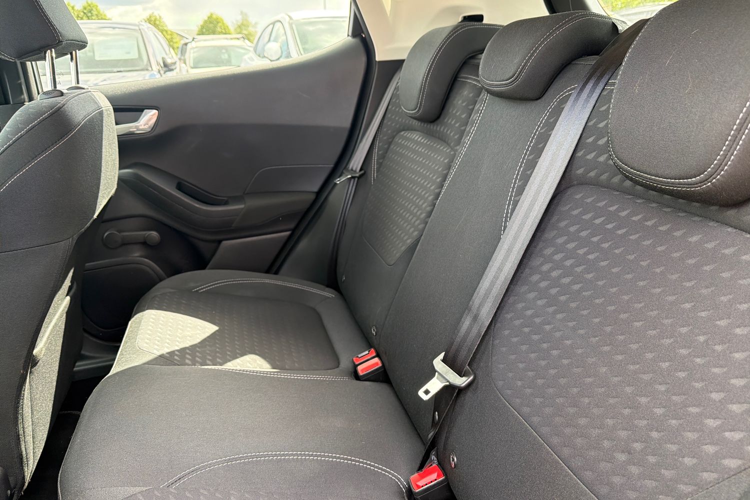 Ford FIESTA Photo 19
