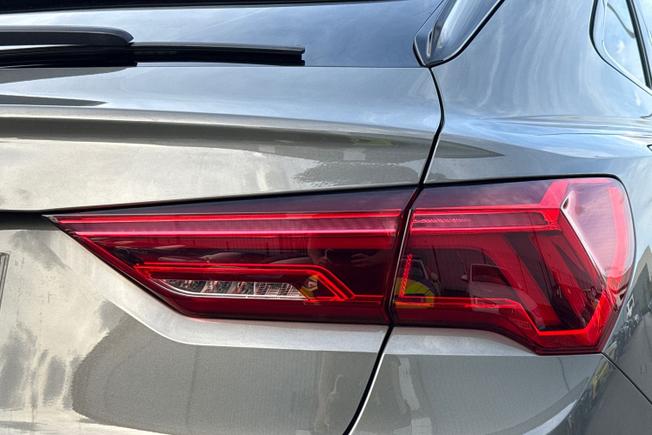 AUDI Q3 Photo 18