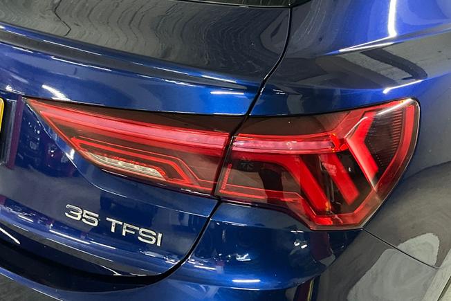 AUDI Q3 Photo 18