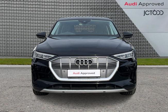 AUDI e-tron Photo 8