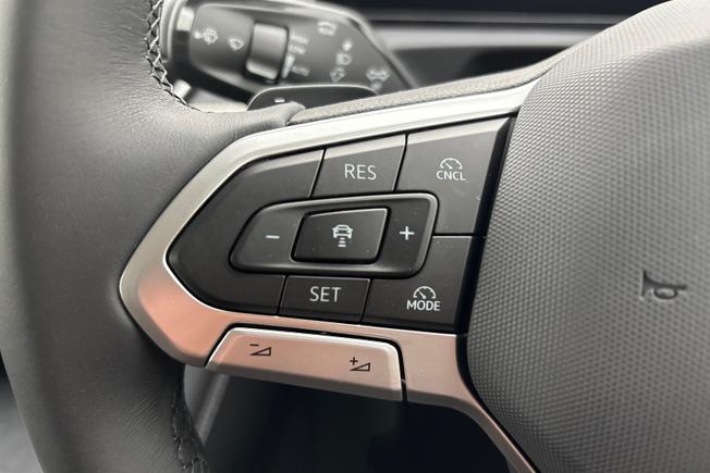 VOLKSWAGEN Tiguan Photo 16