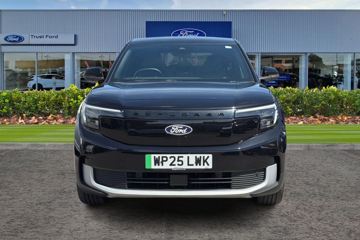 Ford EXPLORER Photo 5