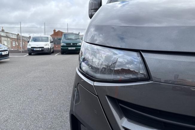 VOLKSWAGEN Transporter Photo 19
