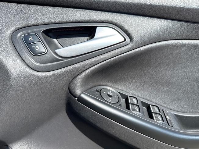 FORD Focus Photo 32