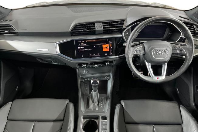 AUDI Q3 Photo 10