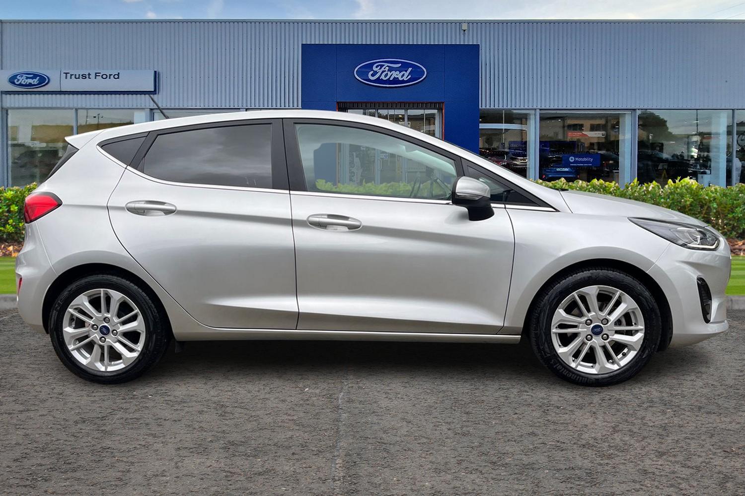 Ford Fiesta Photo 2