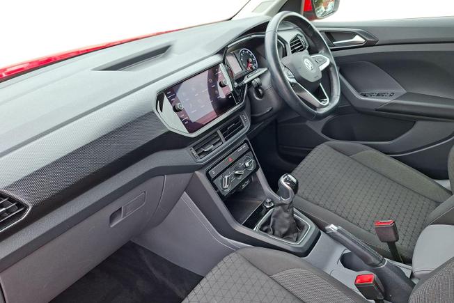 Volkswagen T-Cross Photo 2