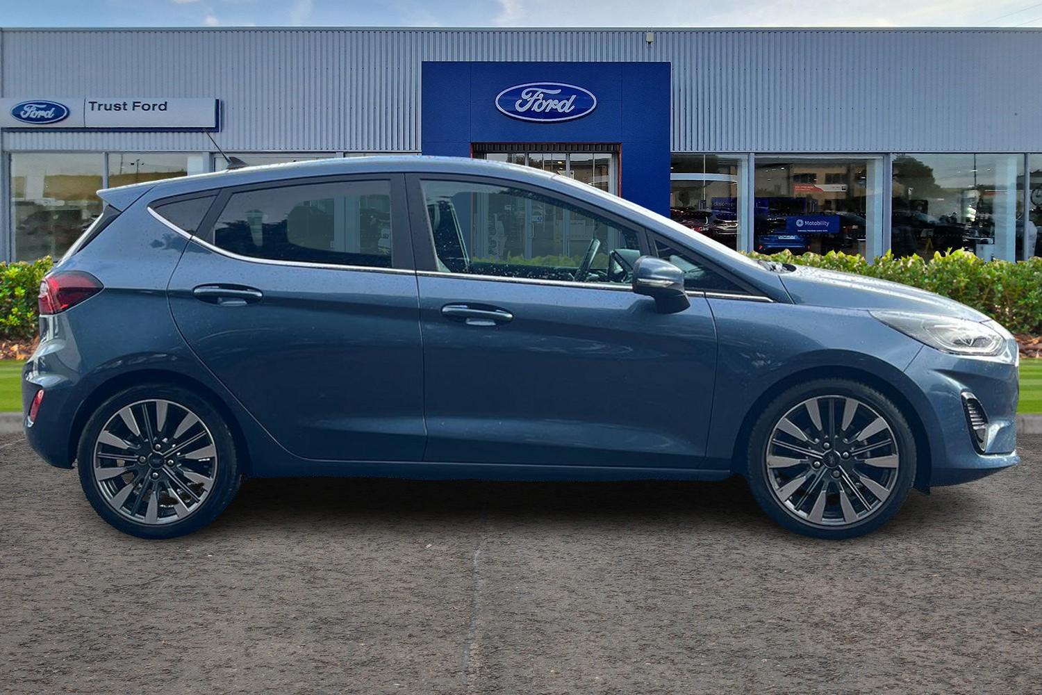 Ford FIESTA Photo 2