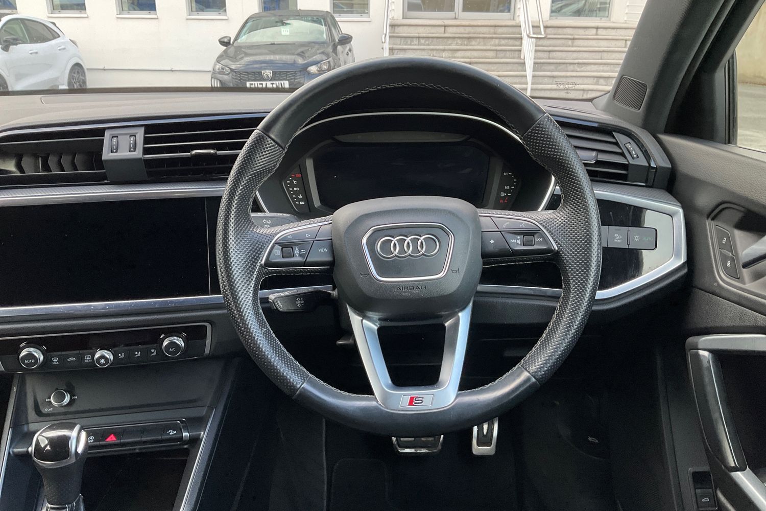Audi Q3 Photo 11