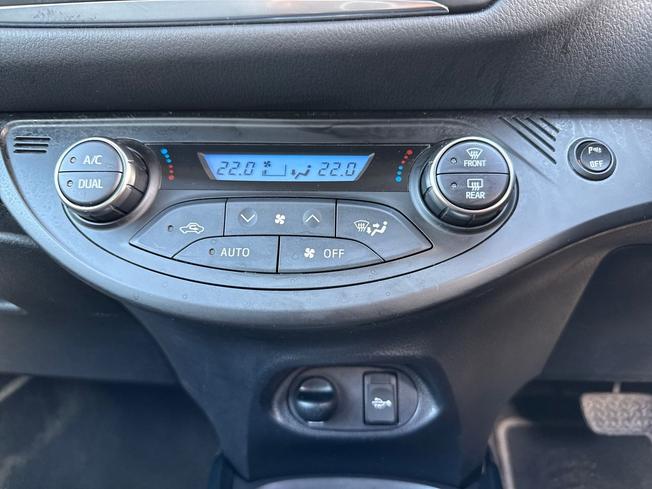 TOYOTA Yaris Photo 35