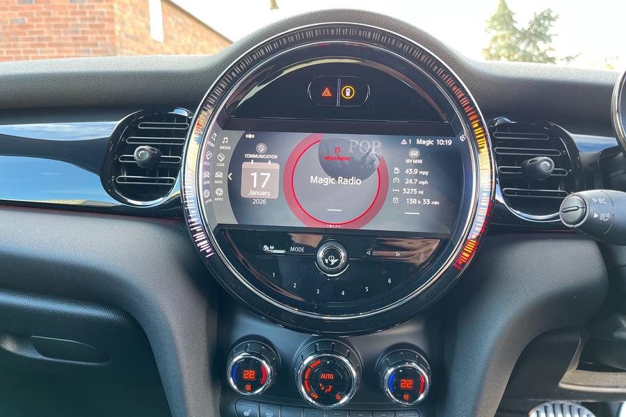 MINI Hatch Photo autoimg-37c8f568c9936be9d0e066ef50f47050959ded9e.jpg