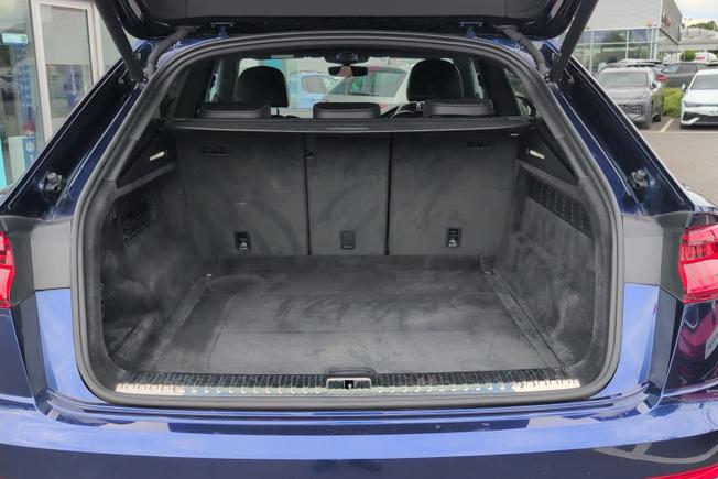 AUDI Q8 Photo 12