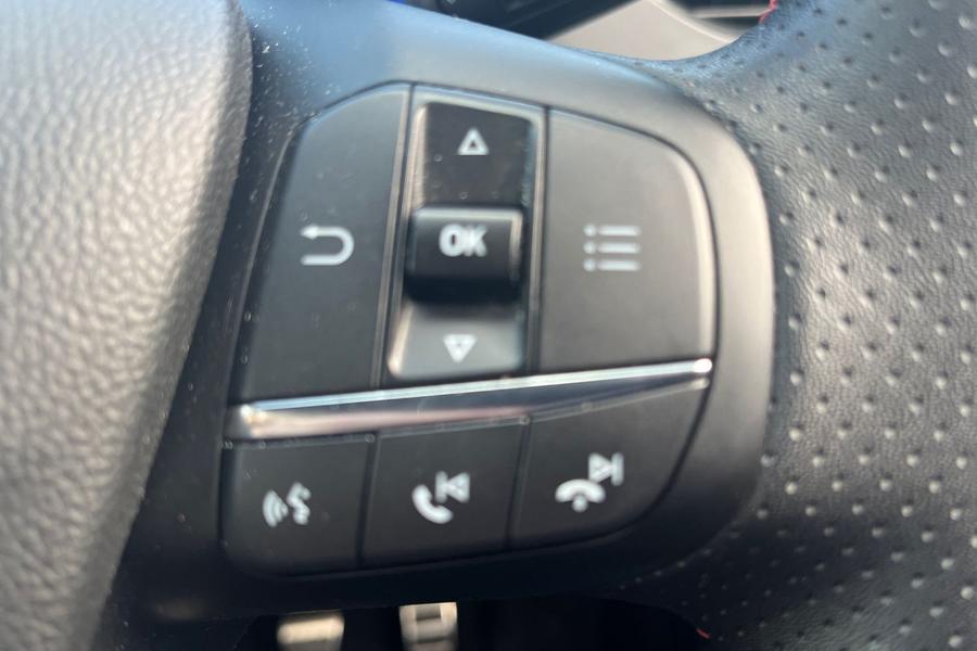 Ford KUGA Photo autoimg-37d2b0ad7d9dff064f6e2d235681fe337f3f27c5.jpg