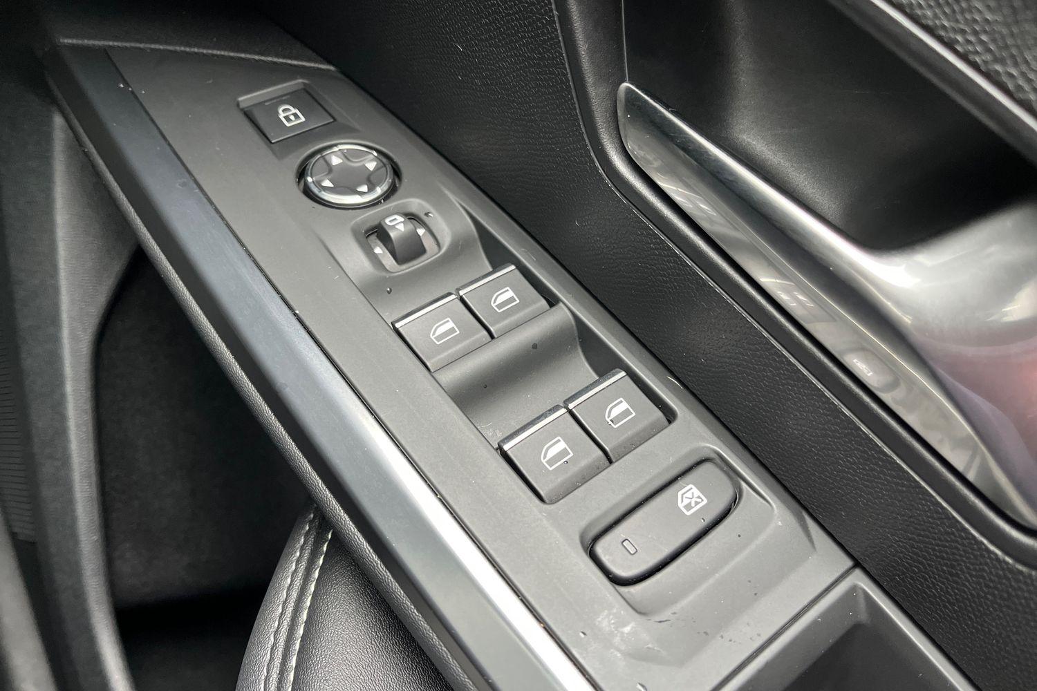 Peugeot E-5008 Photo 15