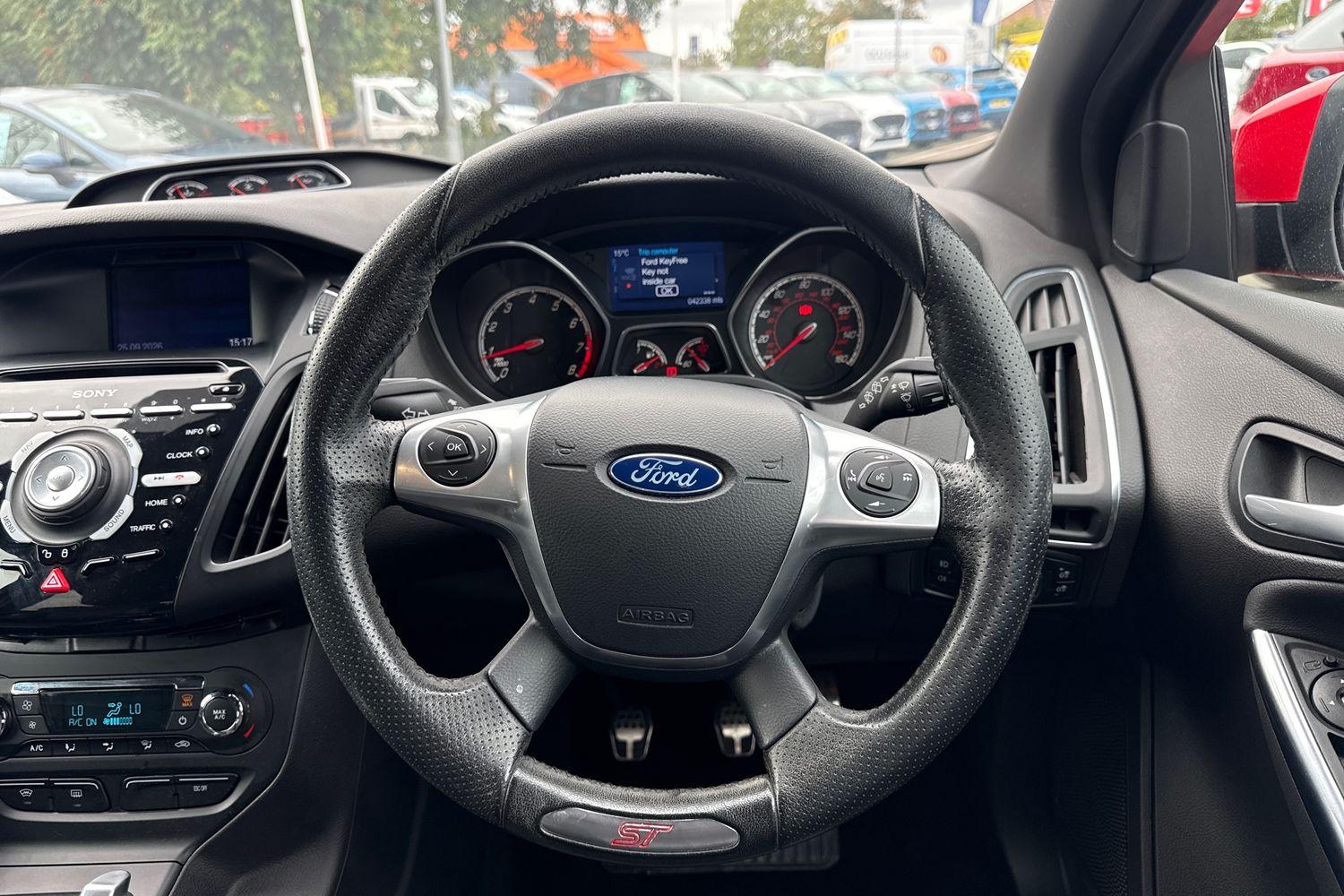 Ford FOCUS Photo 11