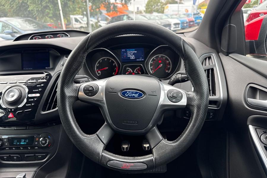 Ford FOCUS Photo autoimg-37d7a9336b8283d5b80a91802d8268998d183b20.jpg