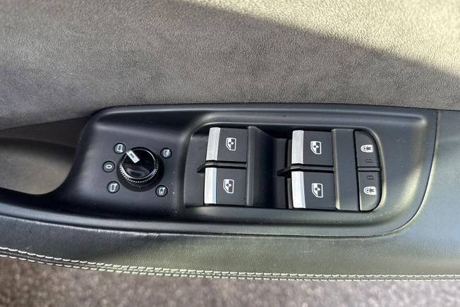 Audi SQ8 Photo 38