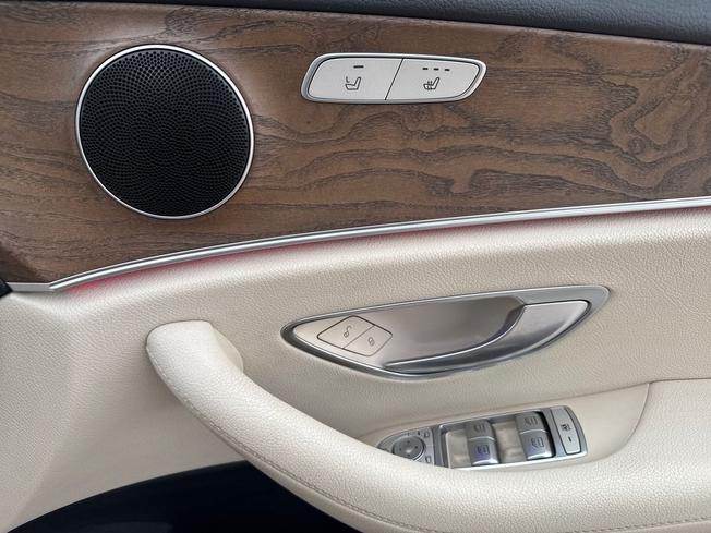 MERCEDES-BENZ E Class Photo 28