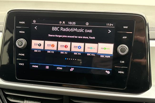 VOLKSWAGEN T-Roc Photo 13