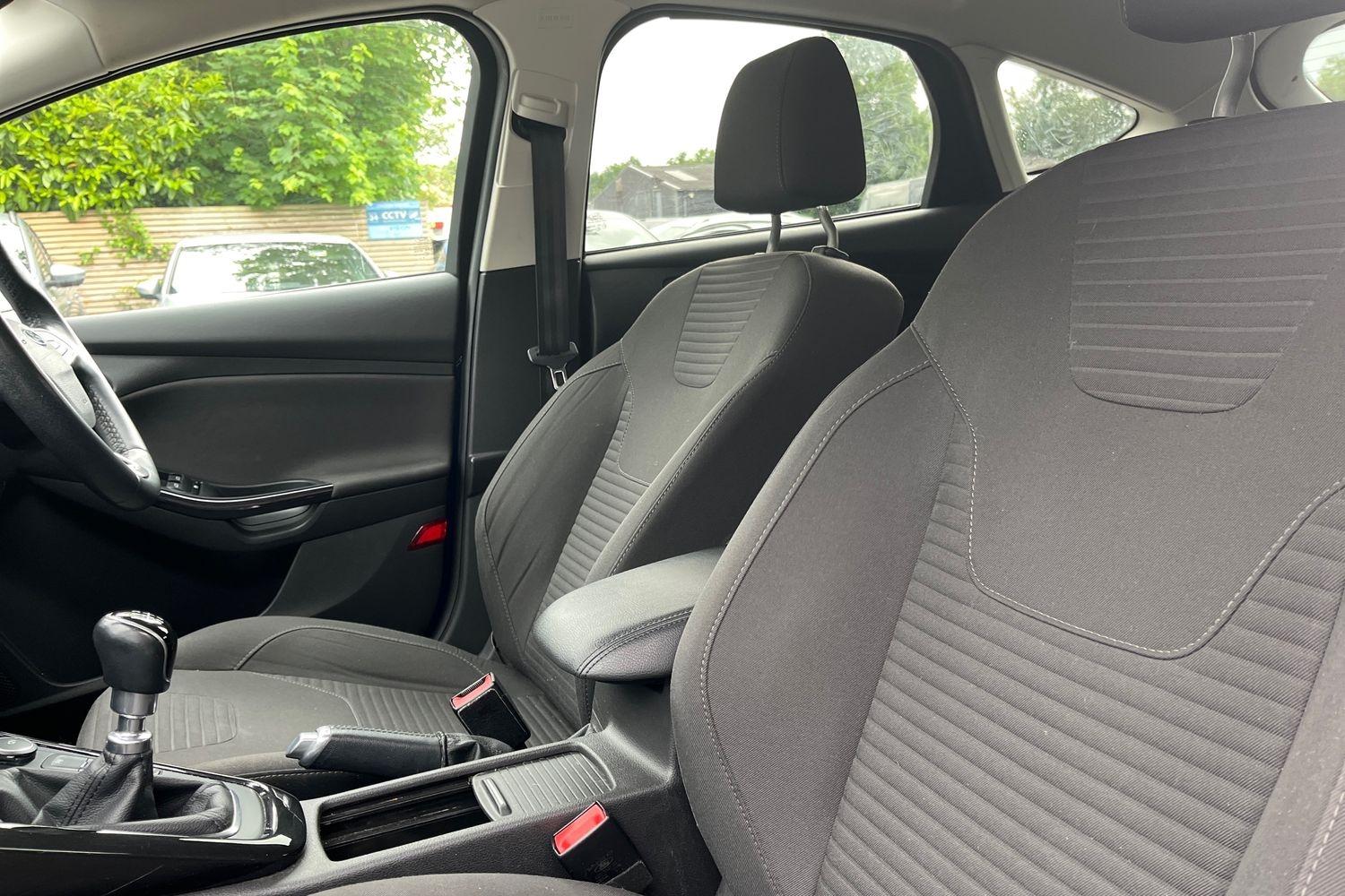 Ford FOCUS Photo 18