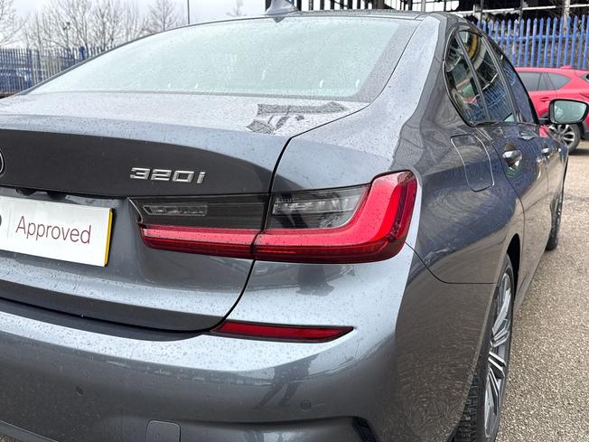 BMW 3 Series Photo 18