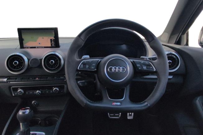 AUDI RS3 Photo 11