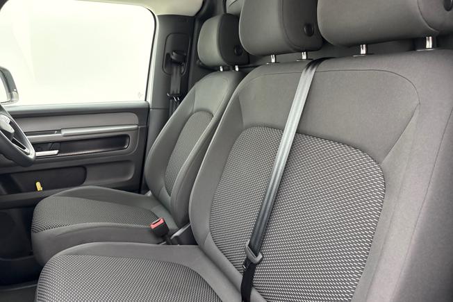 VOLKSWAGEN ID. Buzz Cargo Photo 32