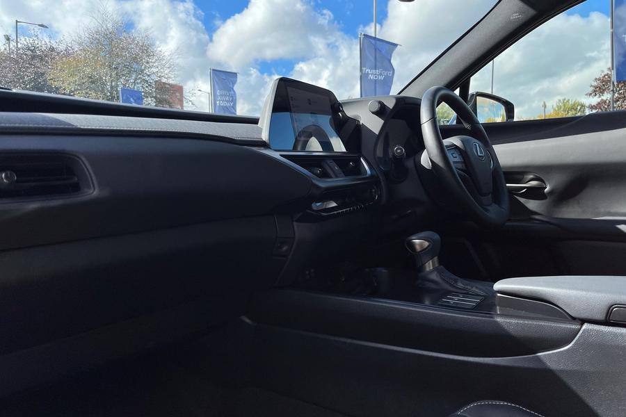 Lexus UX Photo autoimg-380074ba05e70556551728cb4f88e9417fb294d5.jpg