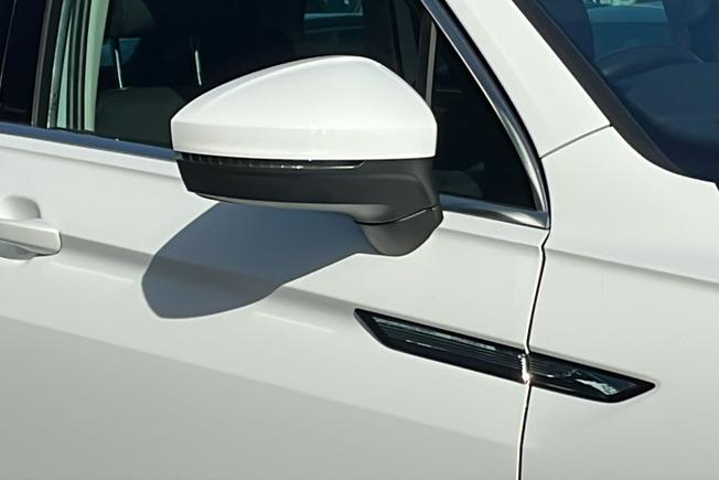VOLKSWAGEN Tiguan Photo 20